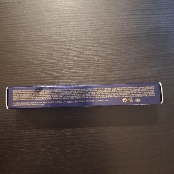 Estee Lauder Double Wear Mascara - Black and Gold - Picture 8 of 11